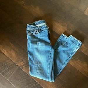 Curvy straight blue jeans